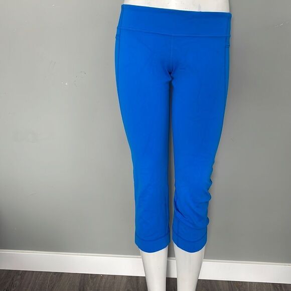 Lululemon size 8 capris - Picture 1 of 2